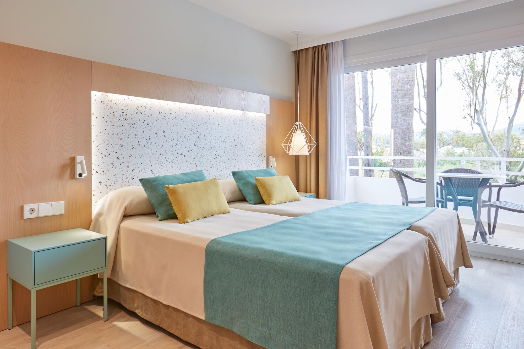 Apartahotel Universal Elisa 4*