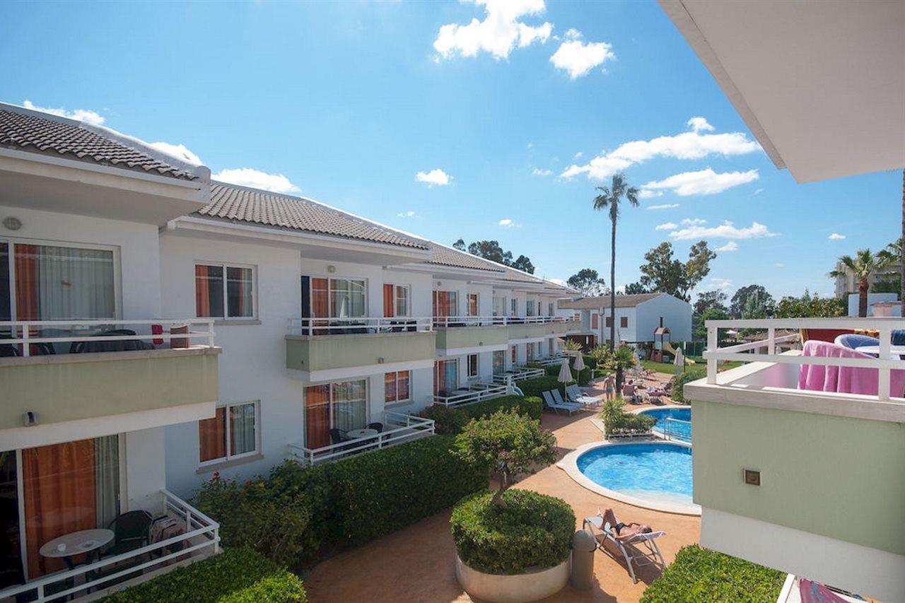 Universal Elisa Aparthotel 4*