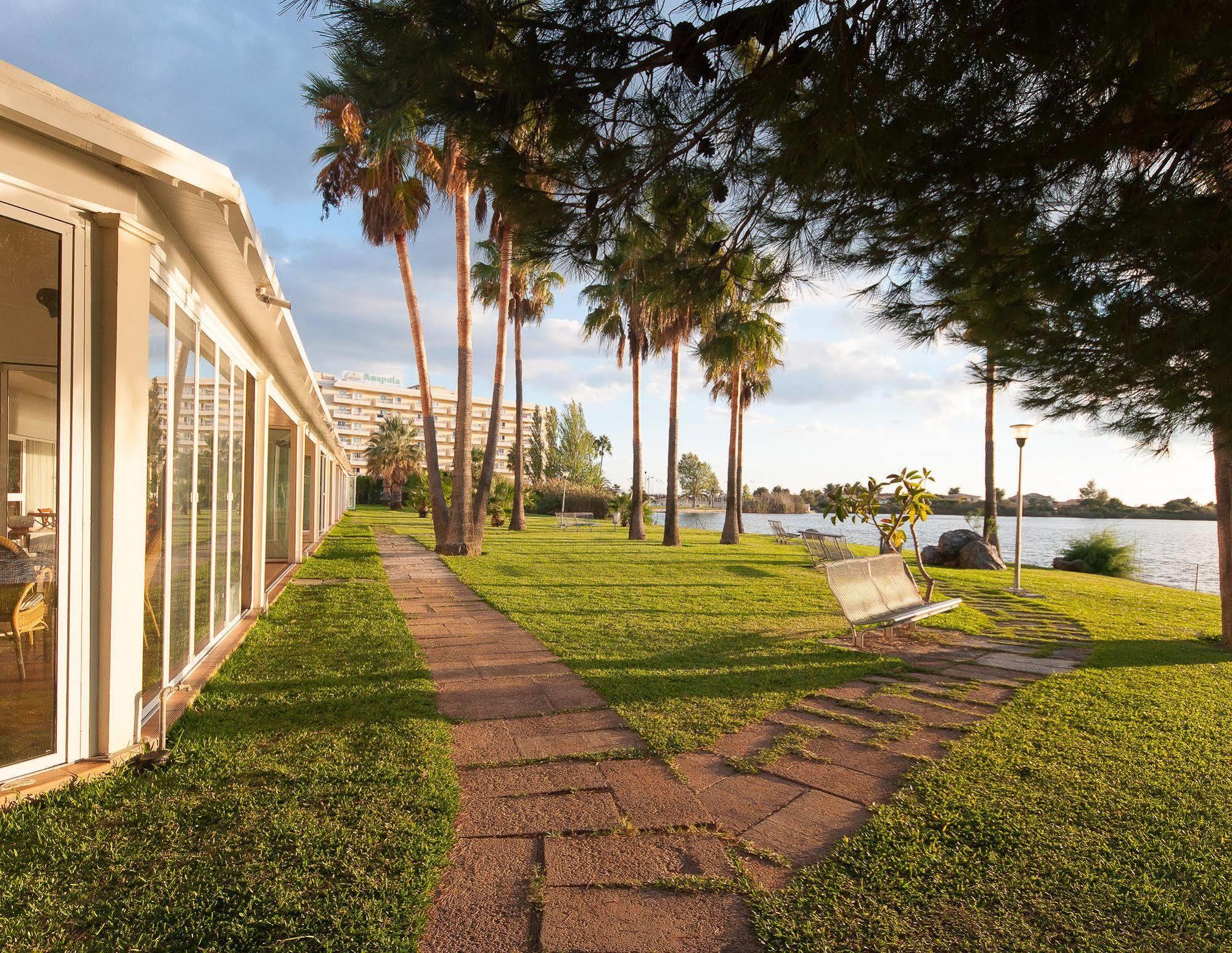 Universal Elisa Apartahotel 4*